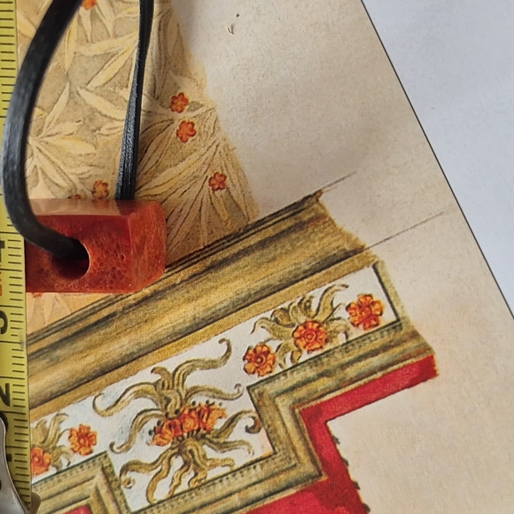 CHUNKY FOSSILIZED CORAL PENDANT ON A LEATHER CHAIN - Picture 4 of 13